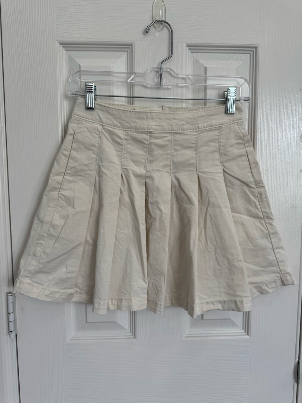 American Eagle Outfitters Cream Pleated Skirt